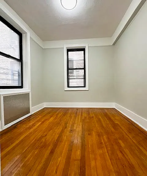111 E 21st St #2 — Photo 10