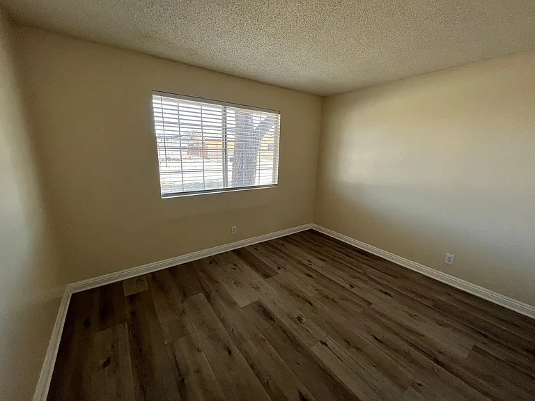 7819 Walpole Ave — Photo 6