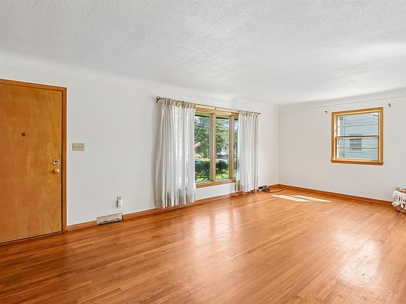 3rd image of 800 Maish Ave