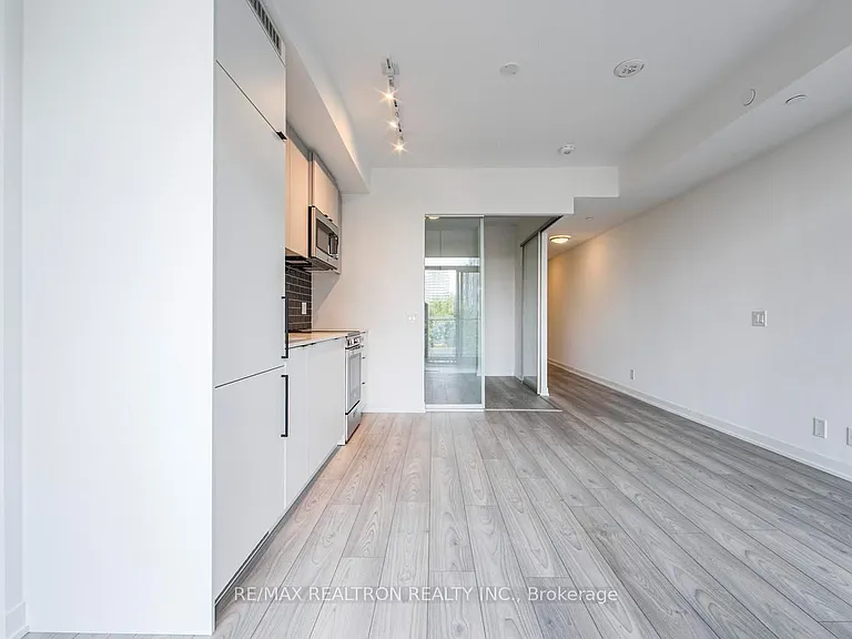 285 Dufferin St #303 — Photo 14