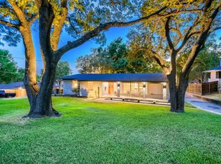 221 Lakeridge Dr, Dallas, TX 75218