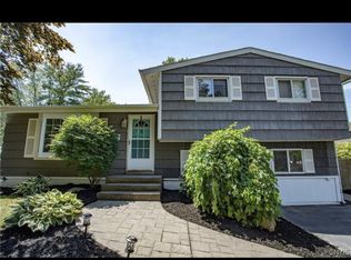 15 Gull Path, Liverpool, NY 13090