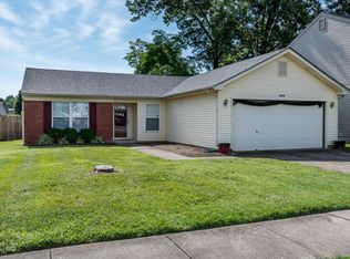 8019 Kenhurst Dr, Louisville, KY 40258