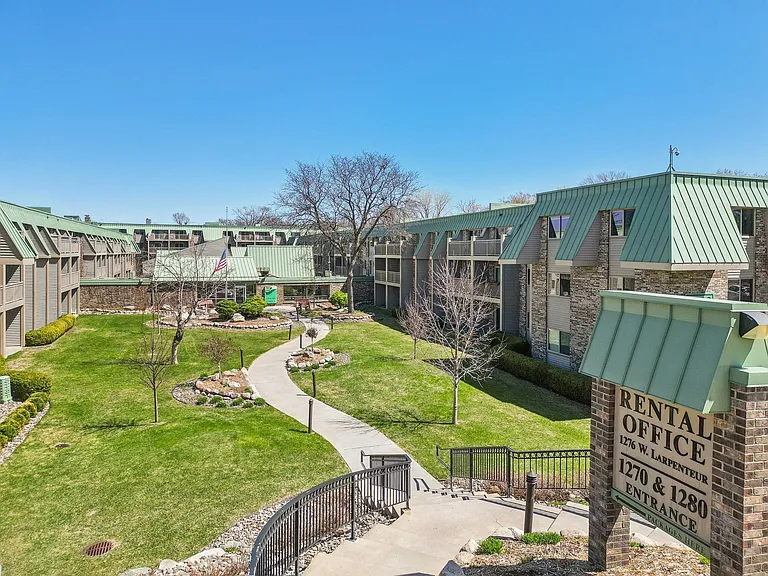 Larpenteur Estates Apartments — Photo 69