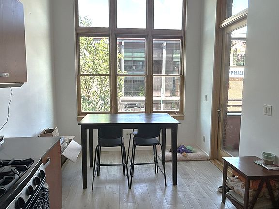 4th image of 231 Robinson St Unit 202
