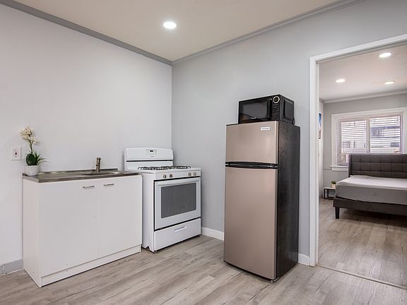 3rd image of 6479 Lexington Ave #1