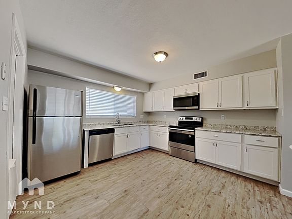 4th image of 8048 W Clayton Dr