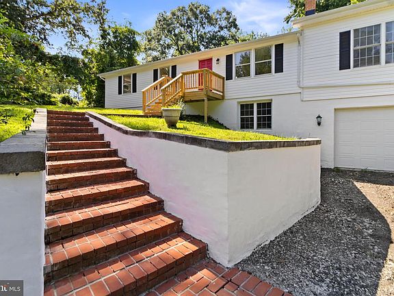 3rd image of 2822 N Matthews Rd