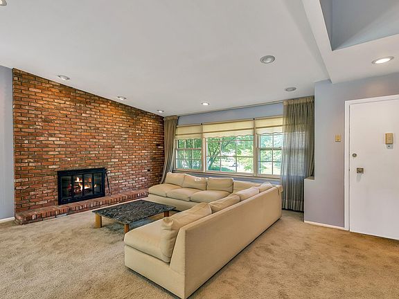 2nd image of 17 Simpson Dr