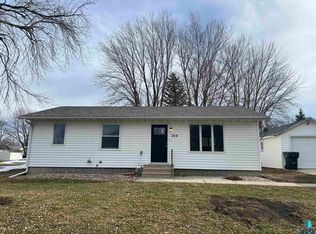 204 S 2nd St, Beaver Creek, MN 56116