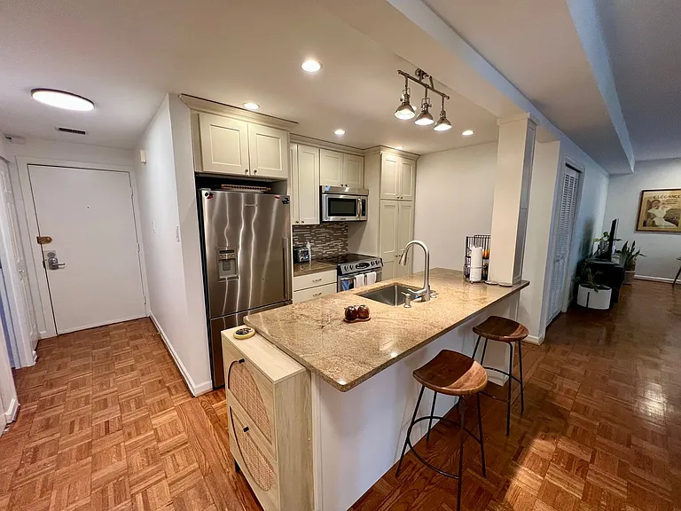 136 N Bread St #422 — Photo 15