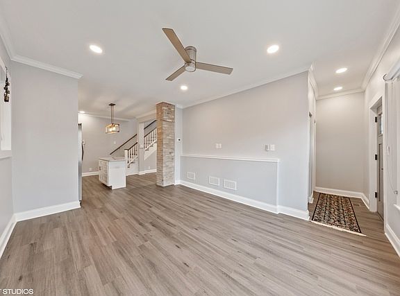 3rd image of 466 N Artesian Ave #1