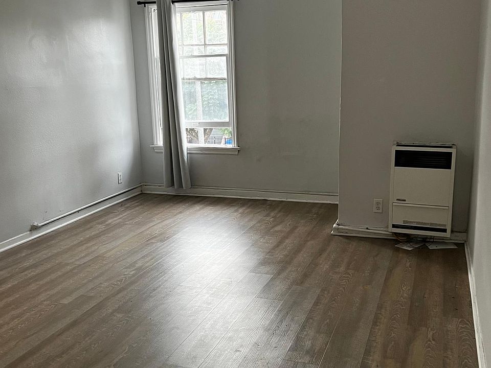 1st image of 250 S Kenmore Ave #201