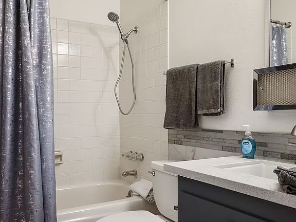 5th image of 5401 S Eastern Ave