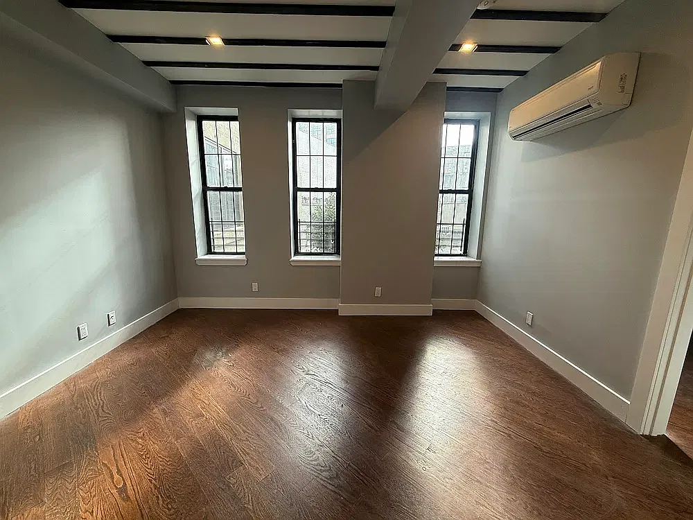 35 Claver Pl — Photo 4
