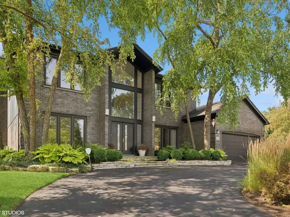 10 Crestview Dr, Deerfield, IL 60015