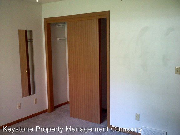 5th image of 528 N Dubuque St APT 12