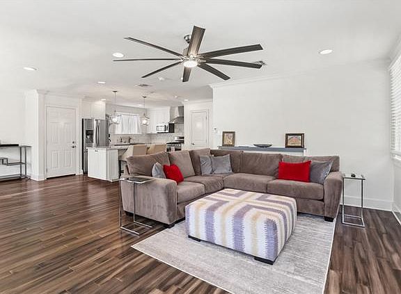 3rd image of 4764 Lafaye St
