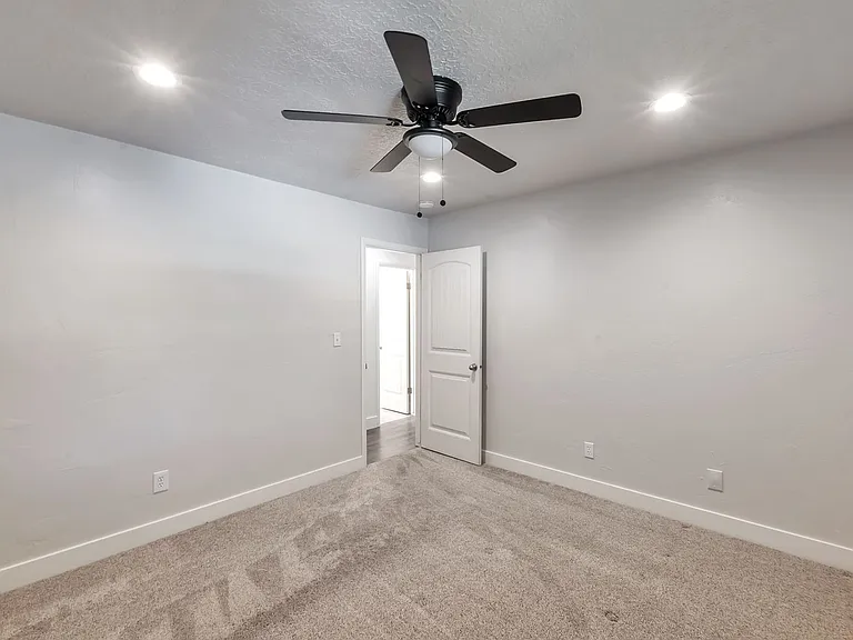 2151 W 300 N — Photo 13