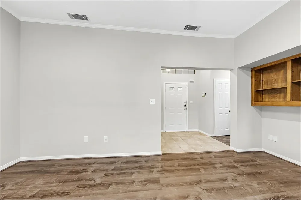 3 bed, 1302 sqft, $1,340 — Photo 2