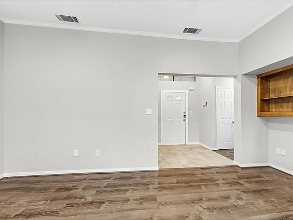 2nd image of 323 Bowie St