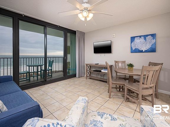 4th image of 533 W Beach Blvd #404