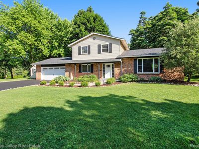 1049 Hillcrest Ave, Brighton, MI, 48116