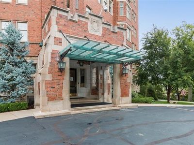 5049 Wornall Rd #1FN, Kansas City, MO, 64112
