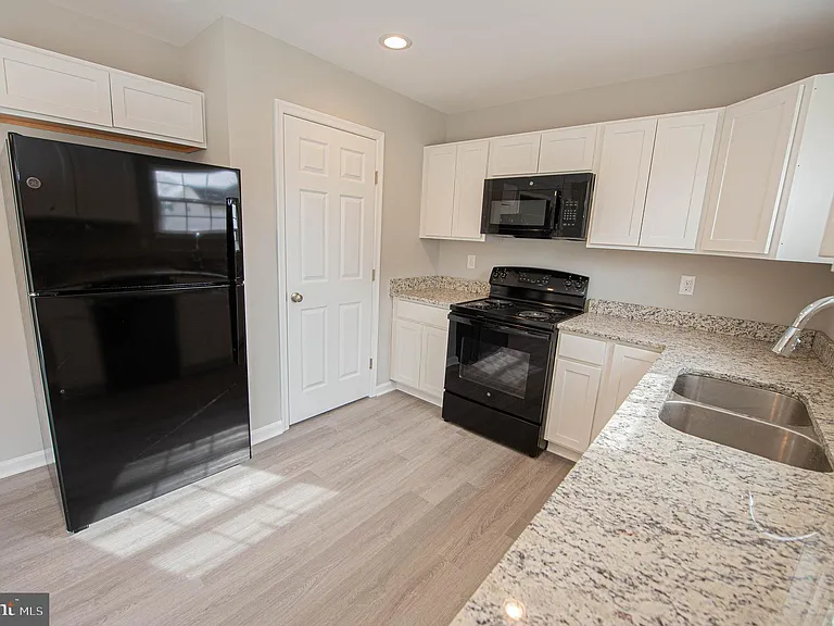 241 Morgans Ct — Photo 22