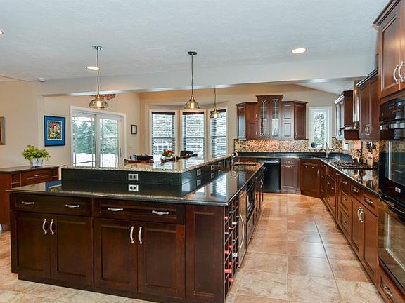 2nd image of 119 Shady Oak Dr