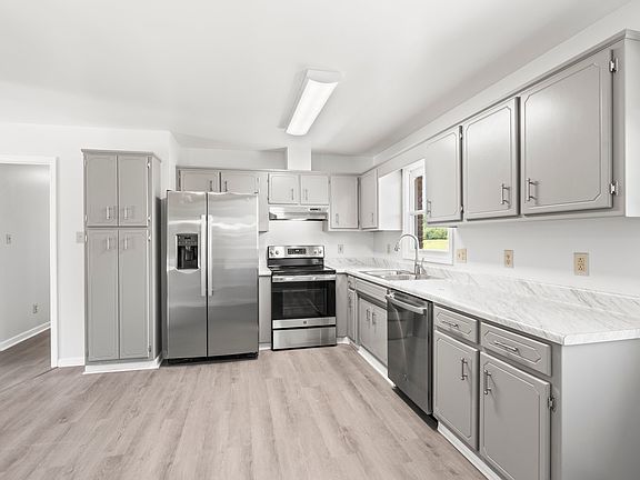 5th image of 38 Hunt Hollow Dr