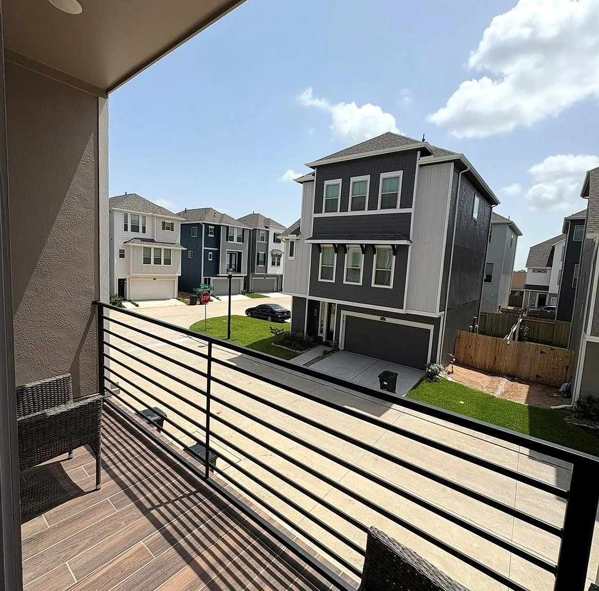 3 bed, 3.5 bath, 2373 sqft, $4,000 — Photo 2