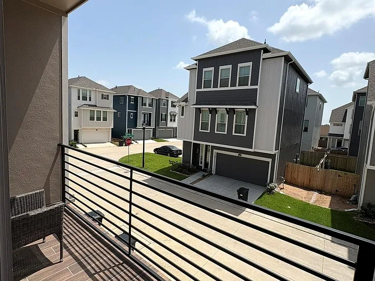 11904 Lawton Creek Ln — Photo 2