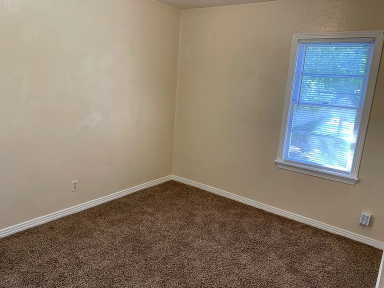 4229A SW 2nd Ave — Photo 3
