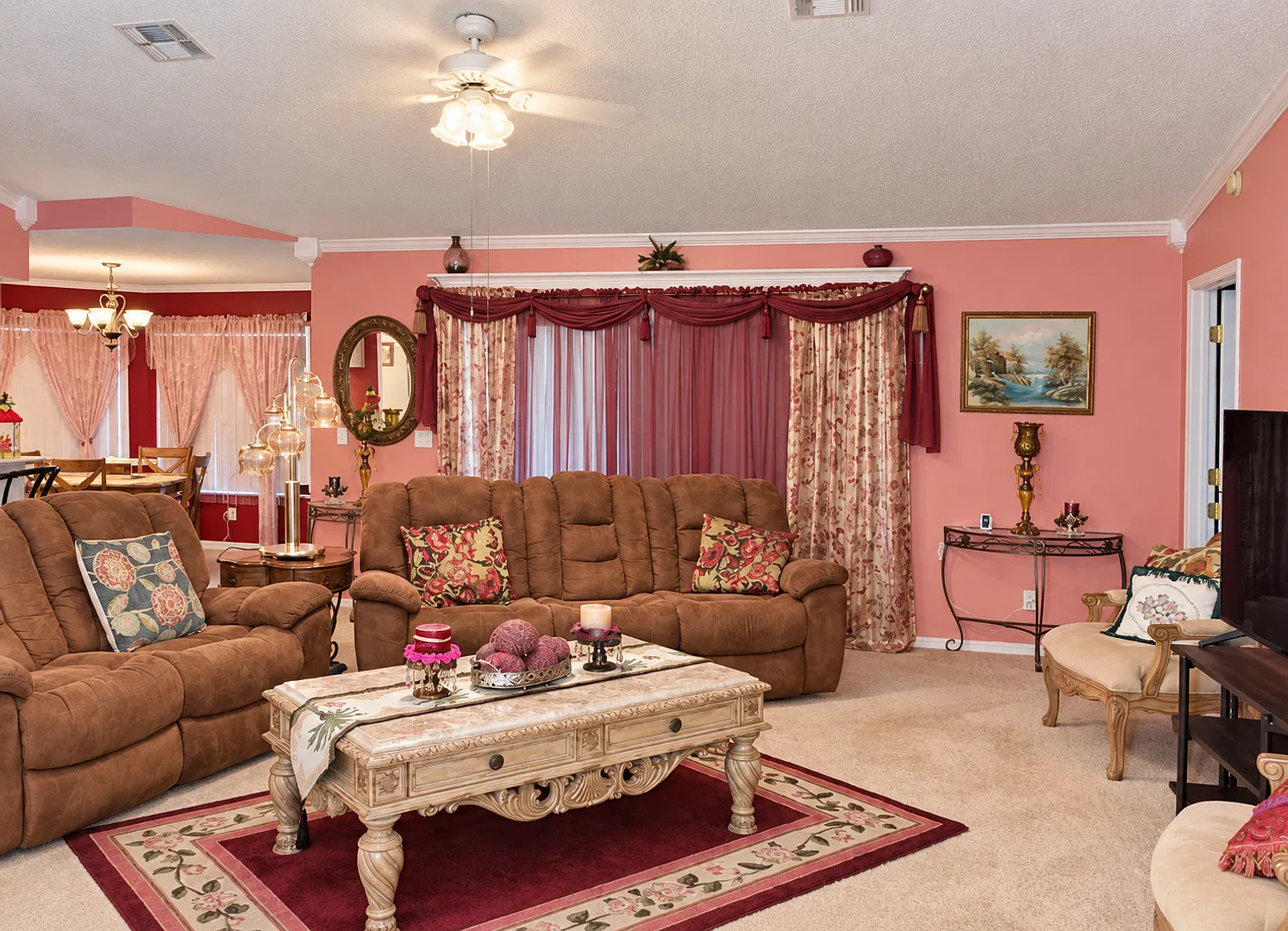 Fully Furnished Spring Hill Rental — Photo 3