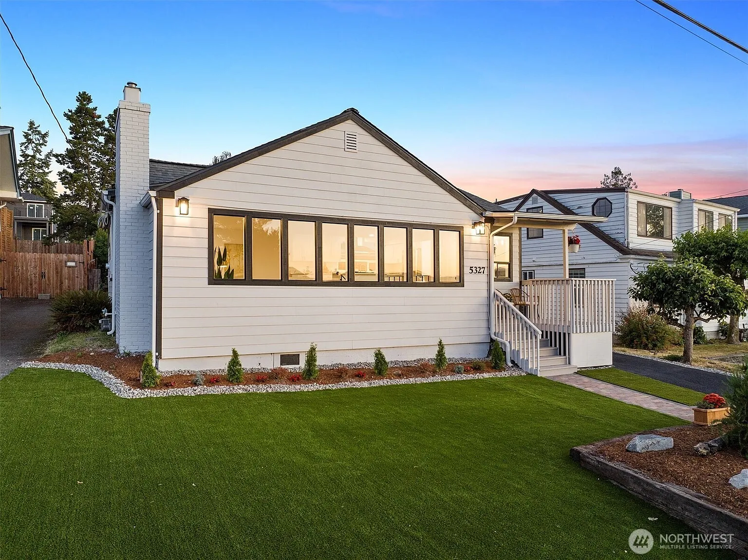 5327 Hyada Boulevard NE photo 1