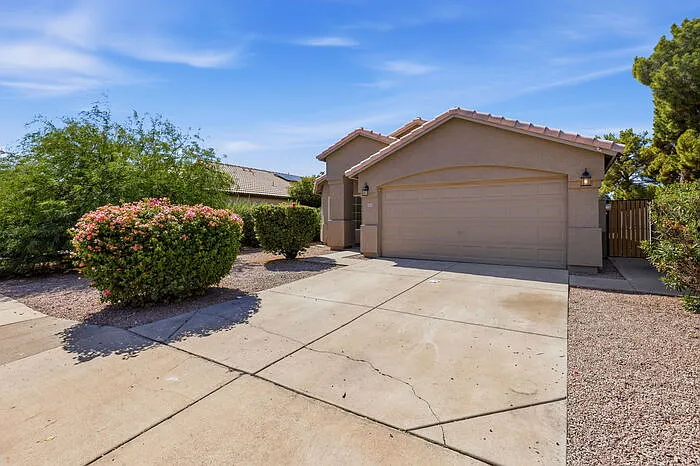 3 bed, 2.0 bath, 1478 sqft, $2,150 — Photo 3