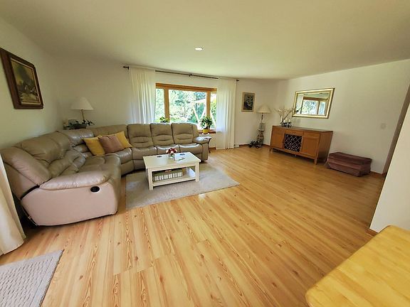 5th image of 229 Pinecroft Dr