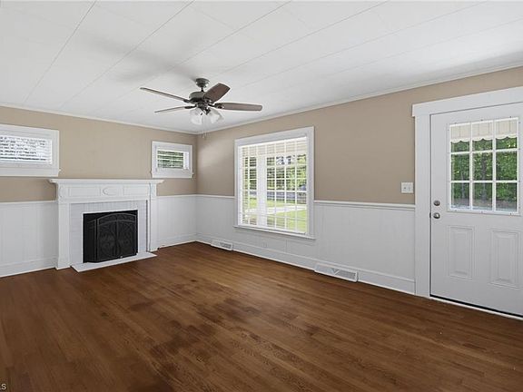 3rd image of 1106 Mack Rd