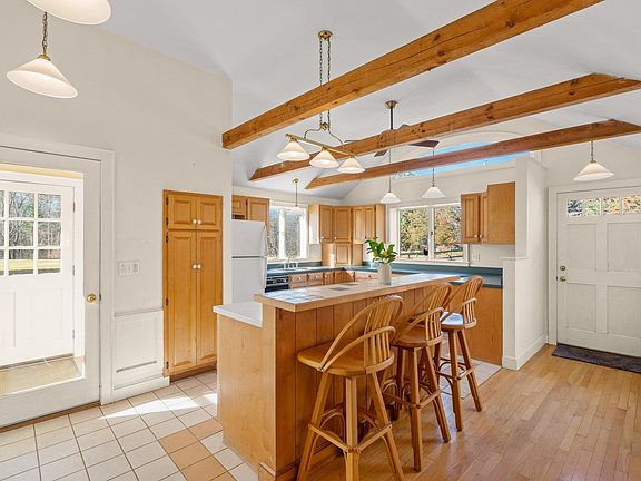 3rd image of 207 Hilldale Avenue