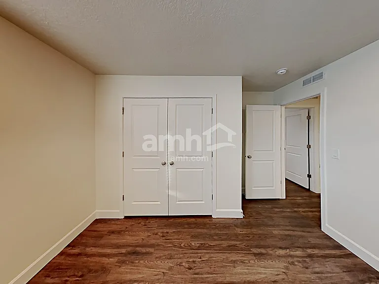 2151 E Silverado Ln — Photo 18