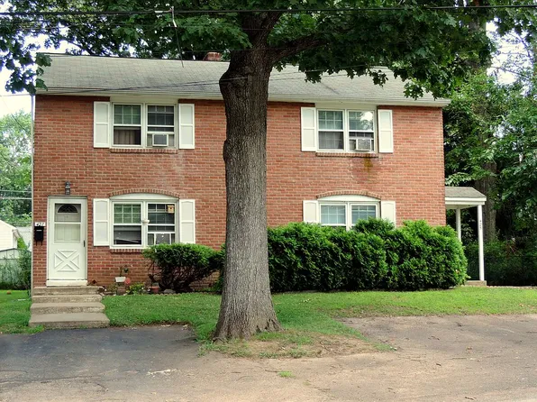 425 Kalmia St, Warminster, PA 18974