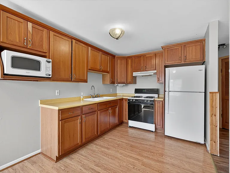 2740 South Rd #G15 — Photo 3