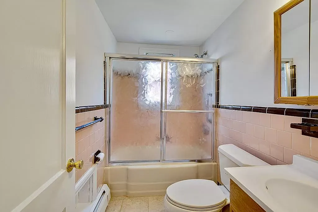5 bed, 2285 sqft, $1,050 — Photo 4