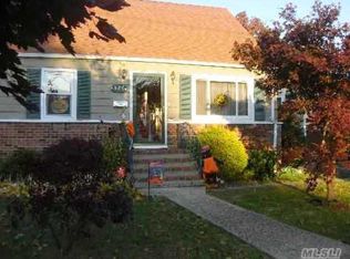 126 N Clinton Ave, Lindenhurst, NY 11757