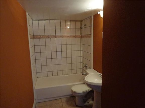5th image of 601 Elder St APT B