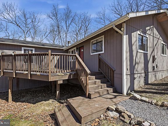 3rd image of 110 Tall Pine Ln