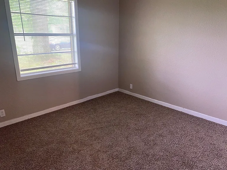 404 N Lindsey St — Photo 9
