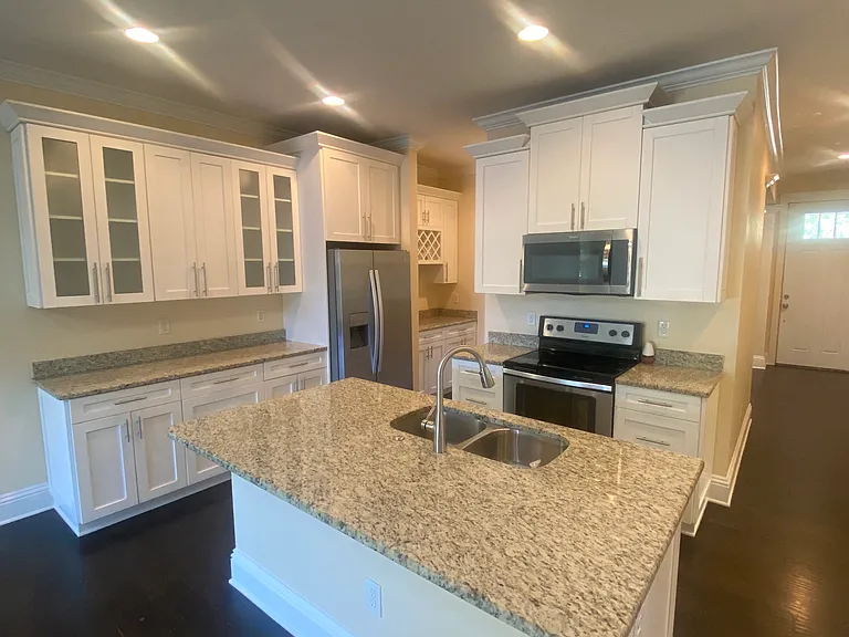 3916 N Ola Ave — Photo 2