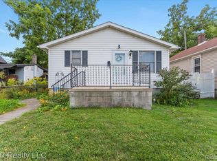 417 Saint Joseph St, Trenton, MI 48183